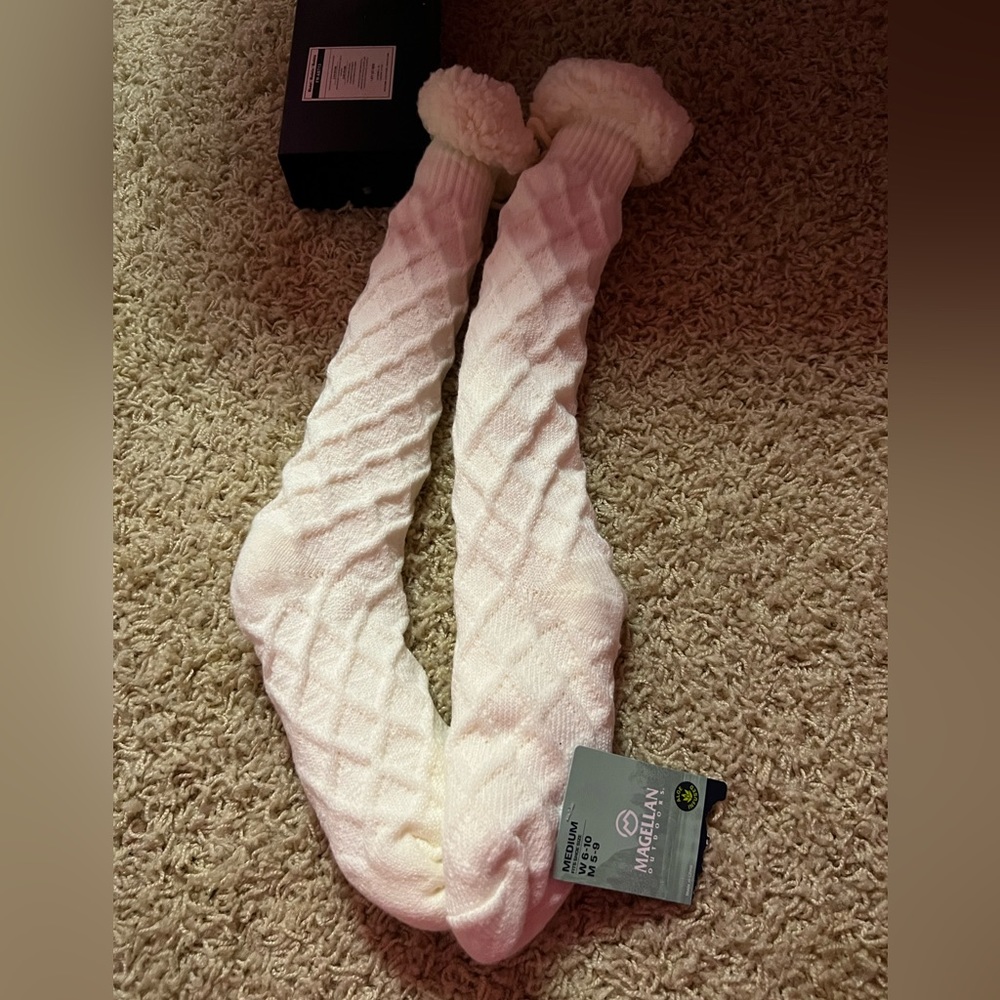 NWT Magellan Outdoors Aloe Infused Socks